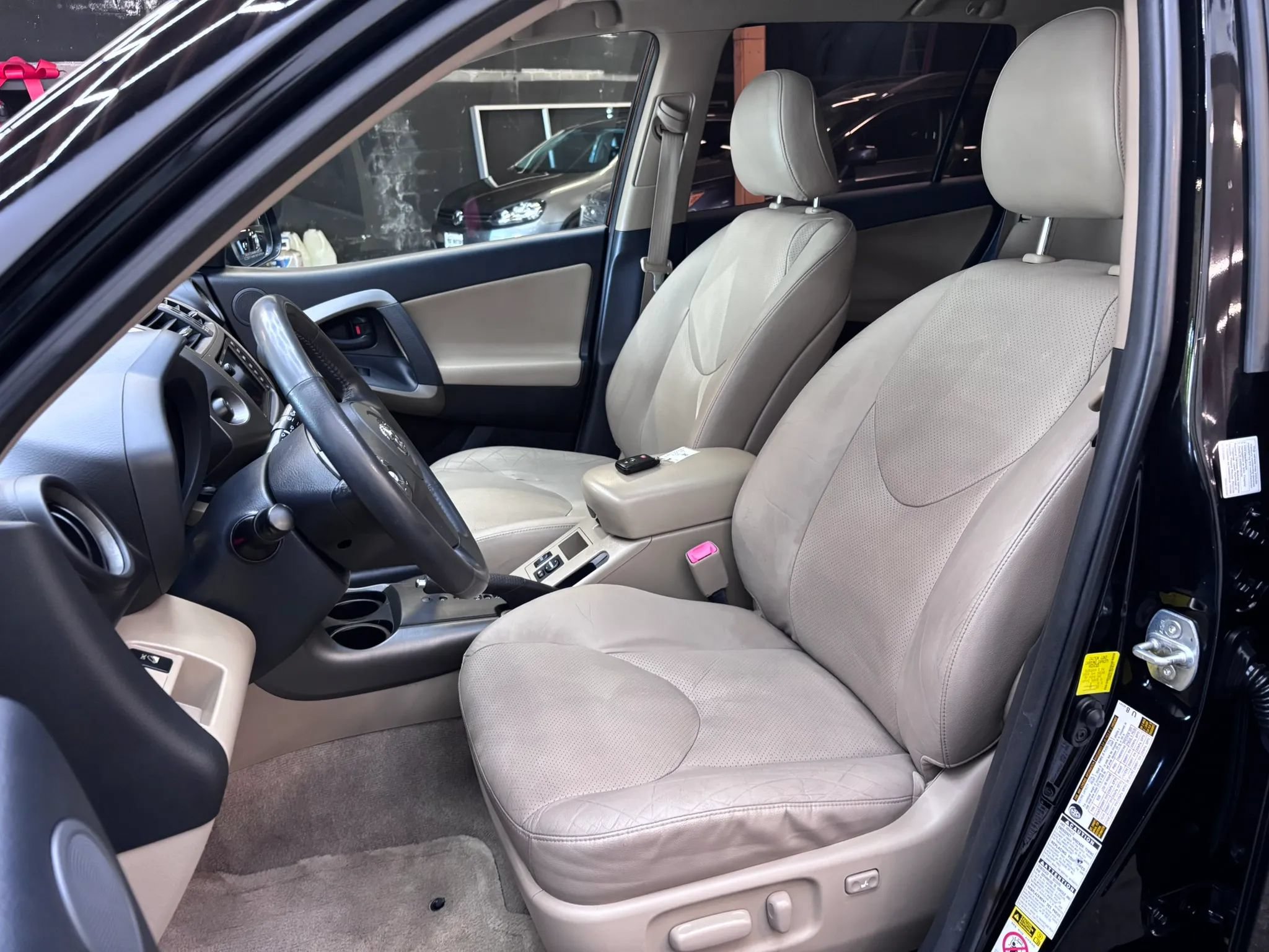 Used 2011 Toyota RAV4 Limited AWD/4WD image 9