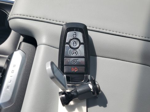 Certified 2025 Ford Expedition Max Platinum image 30