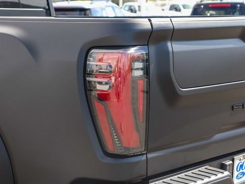 Used 2025 GMC Sierra 2500 AT4 w/ AT4 Premium Plus Package AWD/4WD image 7