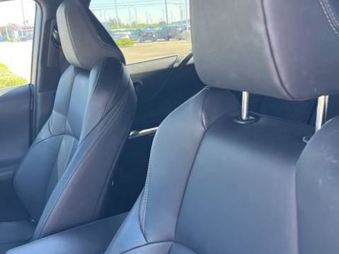 Used 2024 Toyota Venza XLE image 11