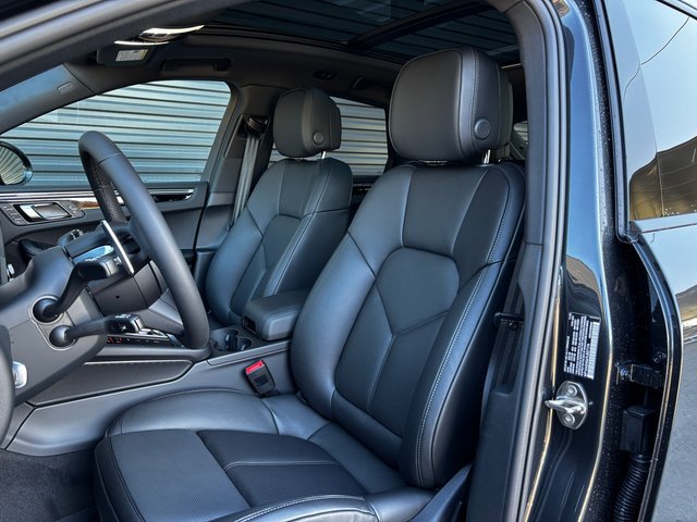 Certified 2026 Porsche Macan AWD/4WD image 5