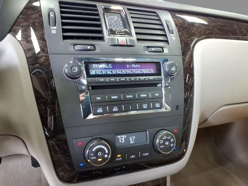 Used 2008 Cadillac DTS w/ Sun And Sound Package FWD image 23