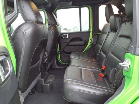 Used 2019 Jeep Wrangler Unlimited Sahara AWD/4WD image 6