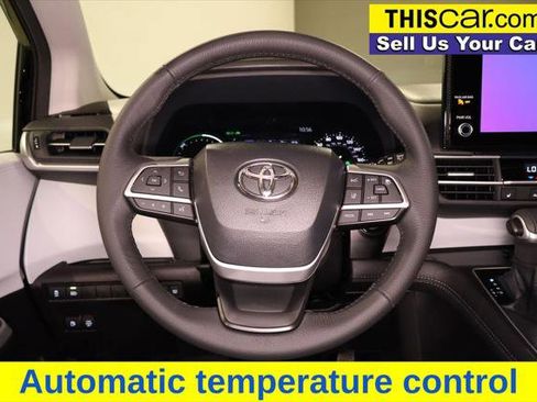 Used 2025 Toyota Sienna XLE image 11