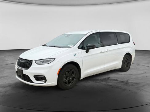 Used 2024 Chrysler Pacifica Limited FWD image 4
