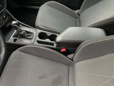 Used 2025 Volkswagen Jetta Sport image 32