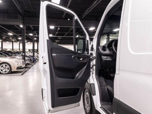 Used 2021 Mercedes-Benz Sprinter 2500 w/ Driver Convenience Package image 4