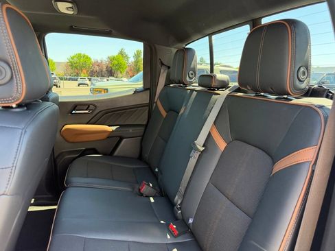 Used 2024 GMC Canyon AT4 w/ Technology Package AWD/4WD image 31