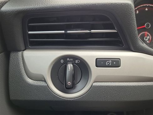 Used 2021 Volkswagen Passat 2.0T S image 25