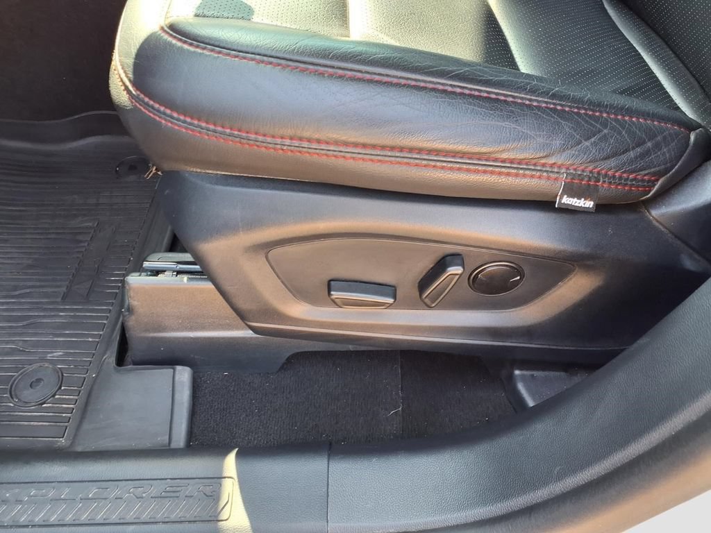 Used 2025 Ford Explorer Active RWD image 21