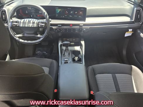 Used 2026 Kia Sorento LX FWD image 12
