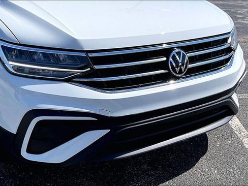 Used 2024 Volkswagen Tiguan SE w/ Panoramic Sunroof Package AWD/4WD image 33