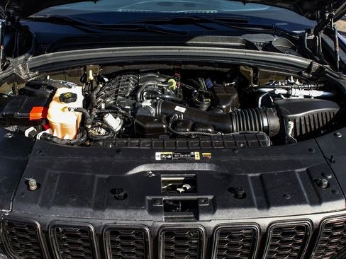 Used 2024 Jeep Grand Cherokee L Laredo image 47