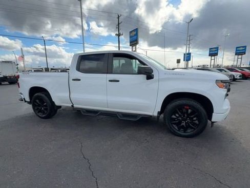 Used 2022 Chevrolet Silverado 1500 Custom AWD/4WD image 9