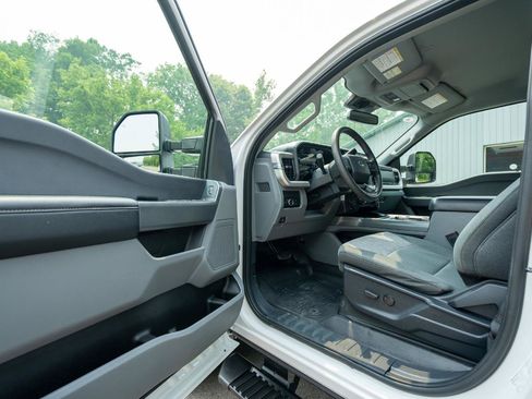 Used 2023 Ford F250 XLT AWD/4WD image 12