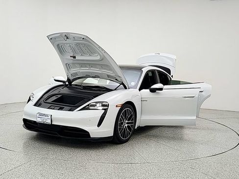 Used 2022 Porsche Taycan RWD image 9