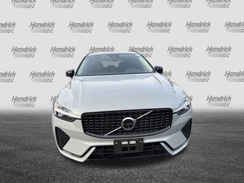 Certified 2025 Volvo XC60 B5 Plus image 3