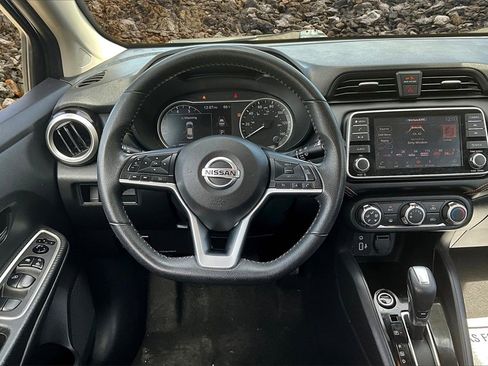 Used 2021 Nissan Versa SR image 5