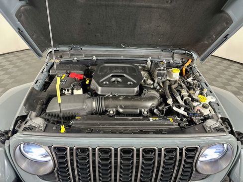 Used 2024 Jeep Wrangler Unlimited w/ Convenience Group AWD/4WD image 31