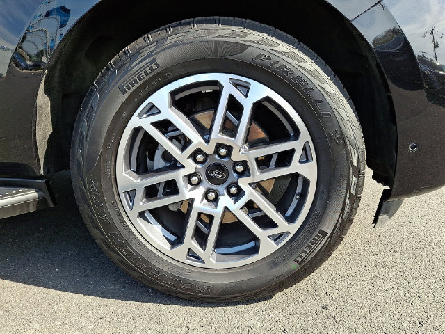 Certified 2025 Ford Expedition Active AWD/4WD image 9