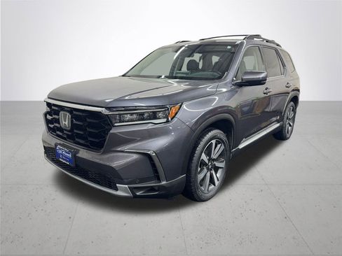 Used 2023 Honda Pilot Touring image 2
