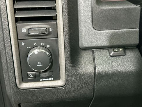 Used 2015 RAM 1500 Express image 17