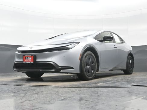 Used 2024 Toyota Prius LE image 25