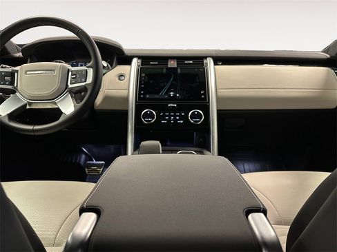 Used 2023 Land Rover Discovery Metropolitan Edition image 11