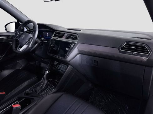 Certified 2023 Volkswagen Tiguan SE R-Line AWD/4WD image 33