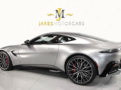 Used 2022 Aston Martin V8 Vantage Coupe image 6