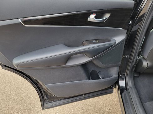 Used 2019 Kia Sorento L image 13