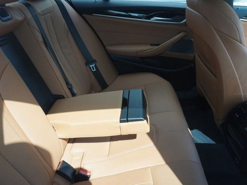 Used 2023 BMW 540i w/ Premium Package image 12