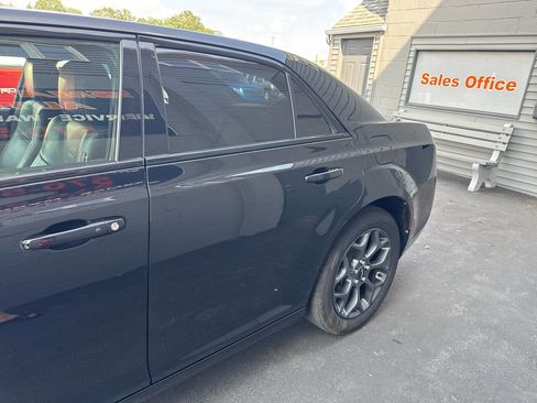 Used 2016 Chrysler 300 S image 5