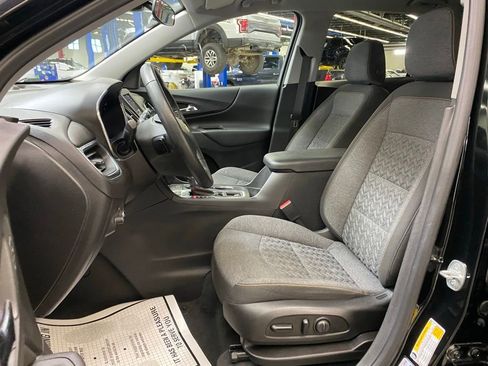 Used 2023 Chevrolet Equinox LT w/ Driver Convenience Package image 12