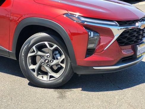 Used 2024 Chevrolet Trax LT w/ Driver Confidence Package FWD image 9