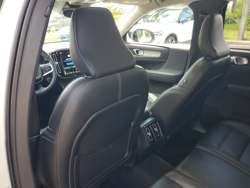Certified 2024 Volvo XC40 B5 Plus AWD/4WD image 12