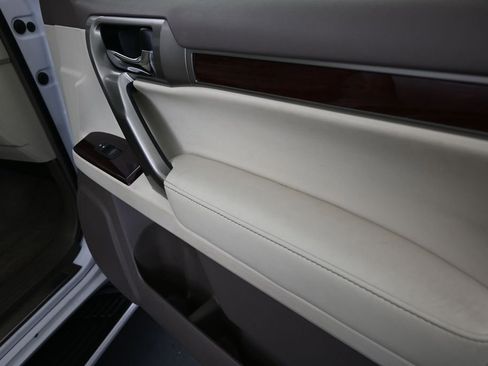 Used 2015 Lexus GX 460 w/ Premium Package AWD/4WD image 23