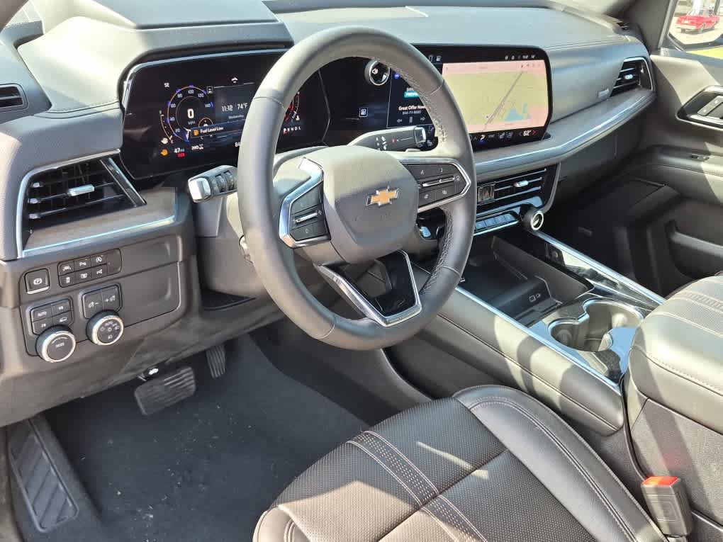Used 2025 Chevrolet Suburban High Country AWD/4WD image 15