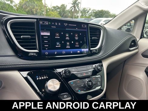 Used 2022 Chrysler Pacifica Touring-L FWD image 12