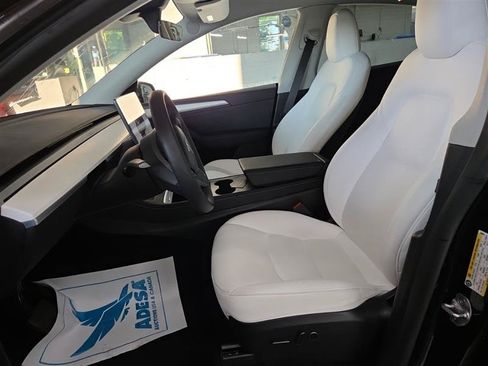 Used 2024 Tesla Model Y Long Range AWD/4WD image 5
