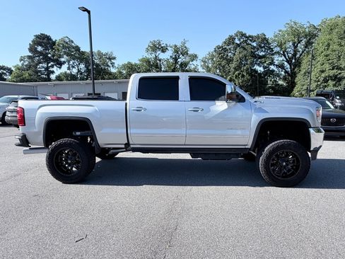 Used 2018 GMC Sierra 2500 SLT w/ Driver Alert Package AWD/4WD image 4