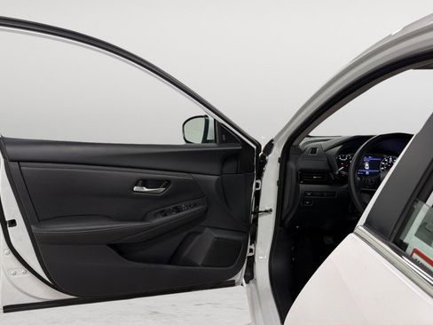 Used 2025 Nissan Sentra SV FWD image 14
