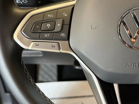 Used 2023 Volkswagen Tiguan SE image 10