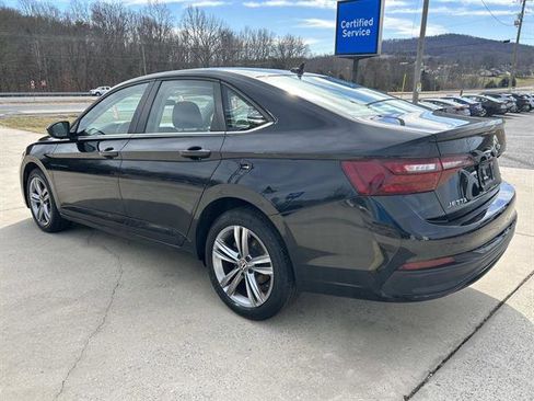 Used 2024 Volkswagen Jetta SE image 6