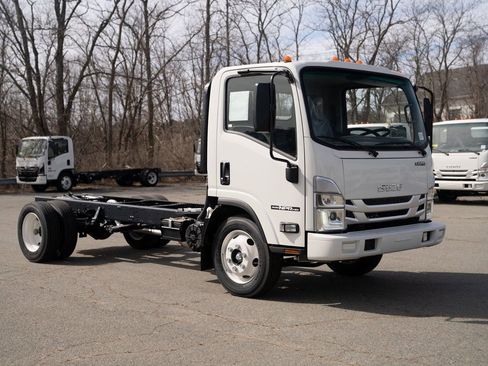 New 2024 Isuzu NPR image 3