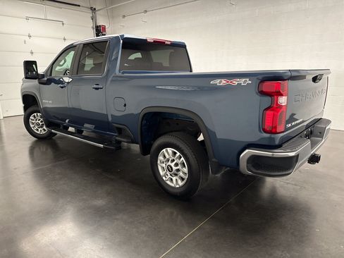 Used 2025 Chevrolet Silverado 2500 LT w/ Convenience Package AWD/4WD image 7