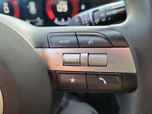 Certified 2025 Hyundai Tucson SE image 8