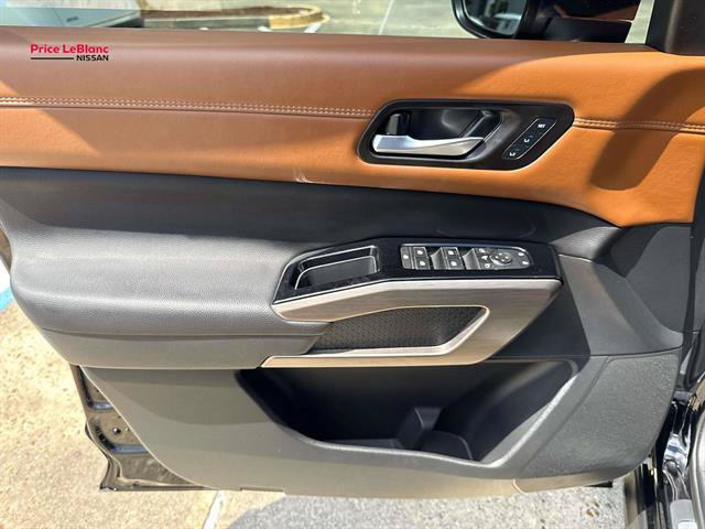 Certified 2025 Nissan Pathfinder Platinum w/ Cargo Package FWD image 19