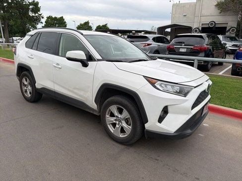 Used 2019 Toyota RAV4 XLE FWD image 10
