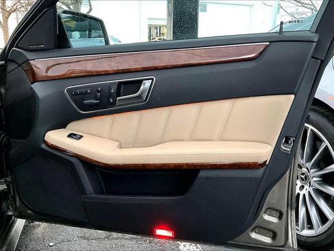 Used 2013 Mercedes-Benz E 350 BlueTEC Sedan image 22